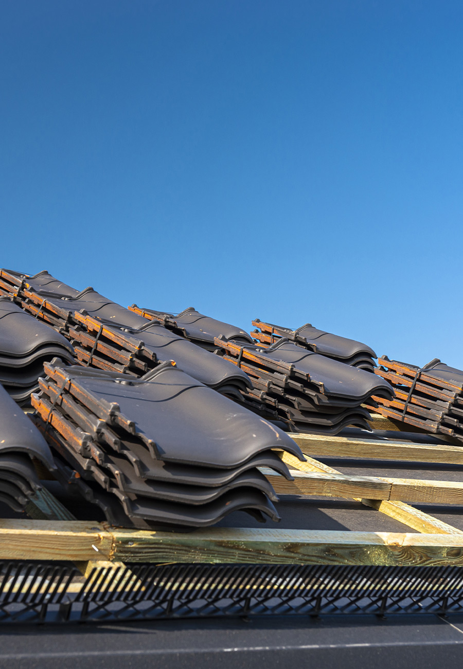 Des experts en pose de tuiles, ardoises et zinc pour une toiture durable et esthétique dans les Côtes-d'Armor (22)